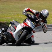 O tym jak skuter 125 cmm ścigał się z CBR 1000