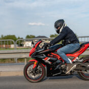 Kaski Origine w nowych, ekscytujących malowaniach na 2022 rok